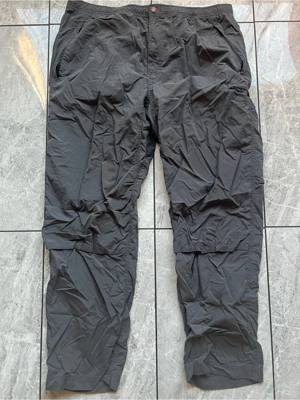 The North Face Men's Hiking Cargo Pants V608546 Gray Nylon Zippers Logo Sz XL